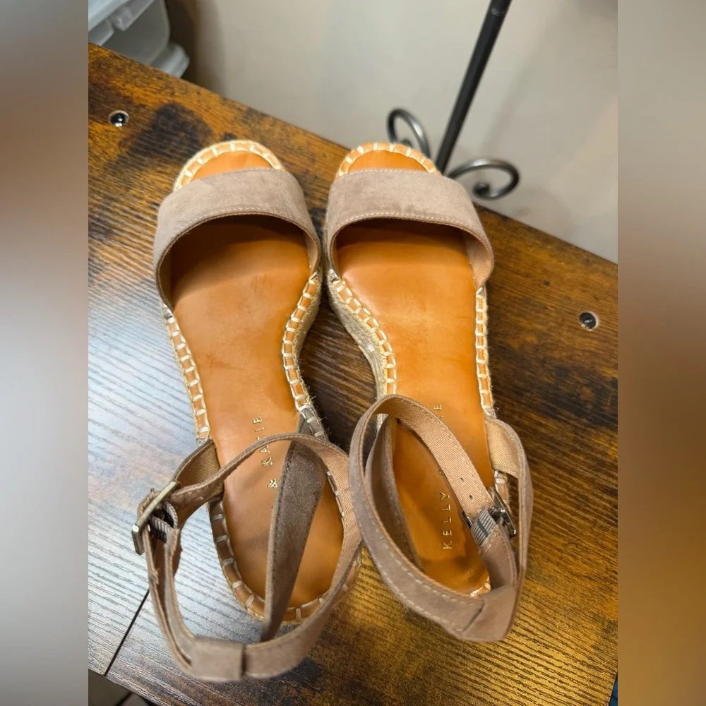 Kelly & Katie Faydrena espadrille wedge sandals microsuede strap size 9